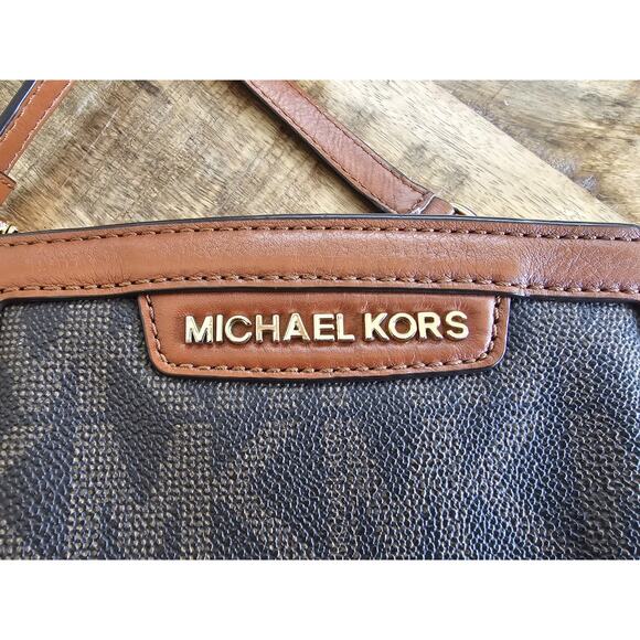 Michael Michael Kors Selma Mini Messenger Leather Crossbody Bag - Picture 7 of 16